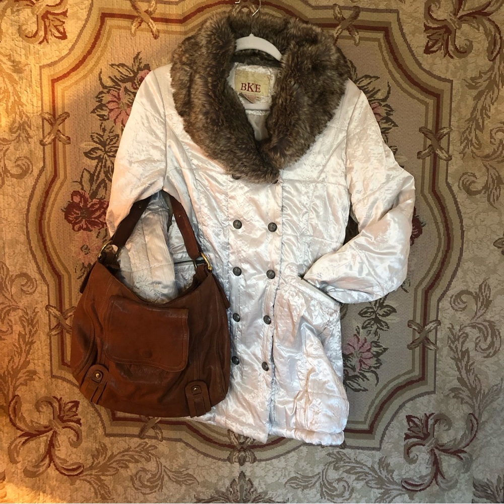 BKE by Buckle Fur Collar, Snap Front, Pockets Zip, Cinch Sleeves STUNNING JACKET